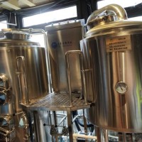 德式两锅三器500升精酿啤酒设备免费安装酿酒技术培训